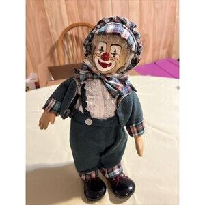 VIntage Musical Porcelain Clown winds up and moves to Music